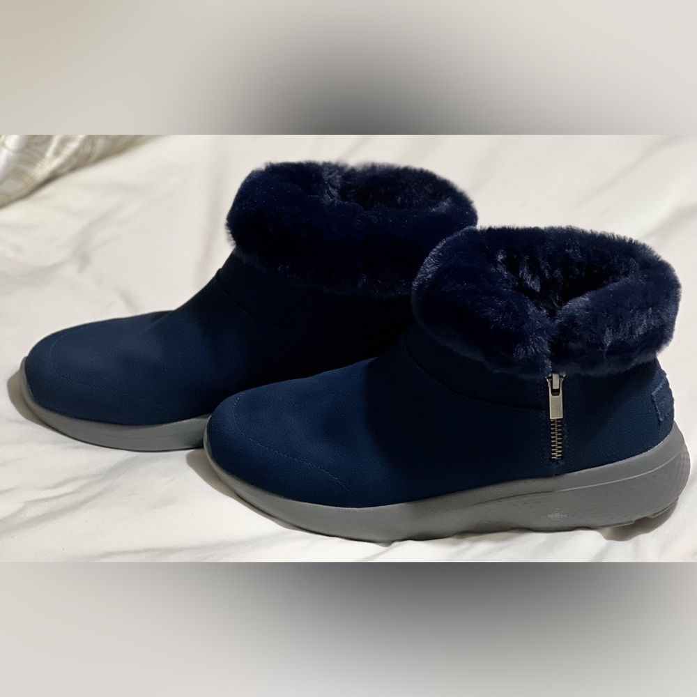 Skechers On-The-Go Faux Fur BLUE Ankle Side-Zip Booties SIZE 8 Pre-loved